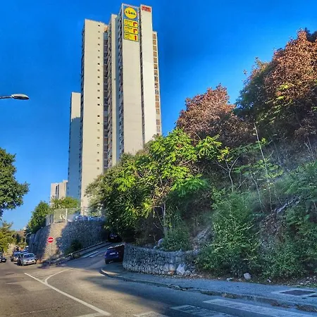 Under The Sky Lejlighed