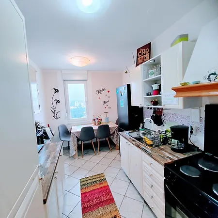 Under The Sky דירה *