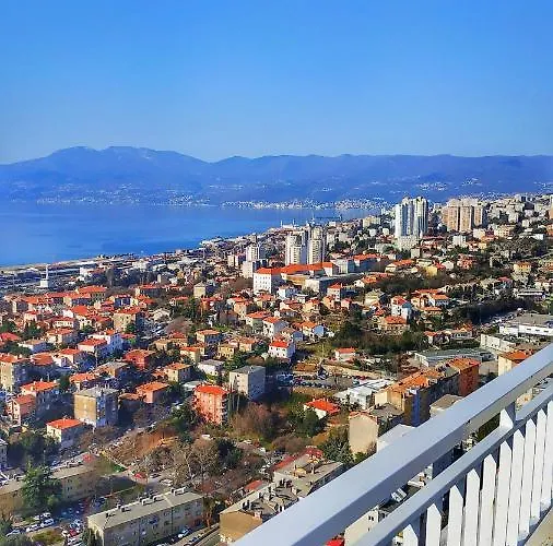 아파트 Under The Sky