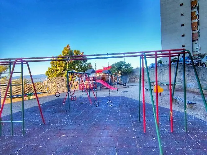 아파트 Under The Sky 리예카