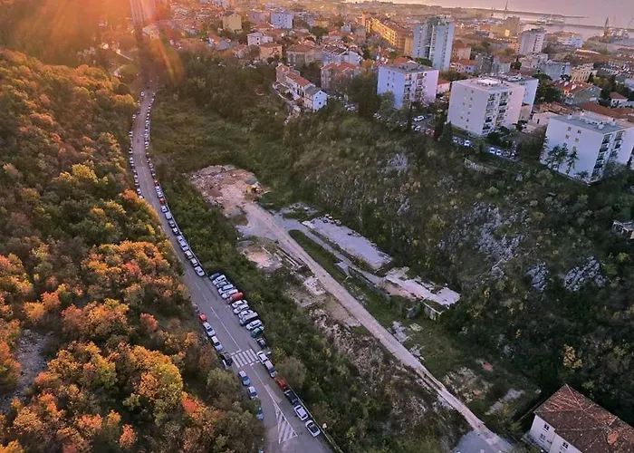 Under The Sky 아파트 *